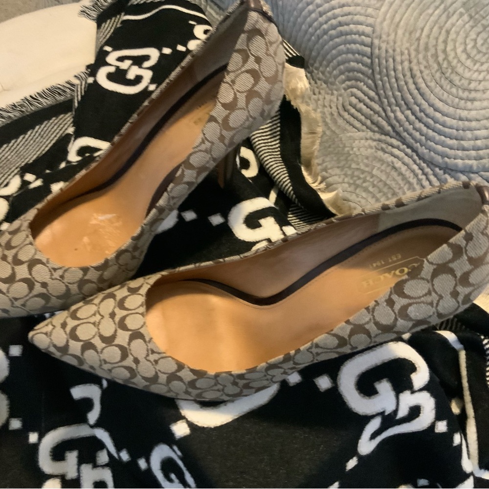 Coach Women's Beige Patterned Heels - Picture 4 of 9